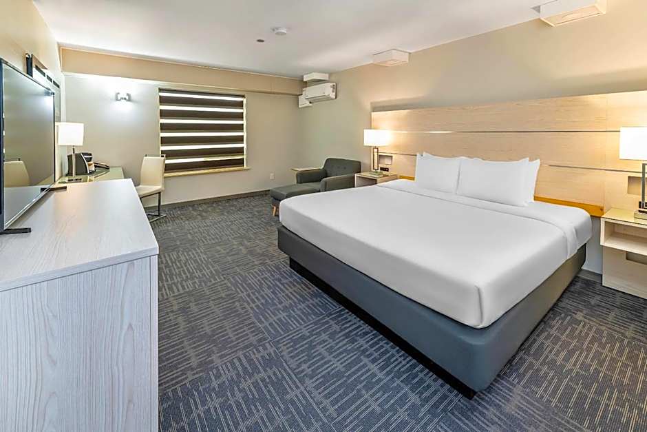 Quality Inn Sunshine Suites