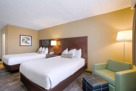 2 Queen Beds Non-Smoking City View Wi-Fi Full Breakfast