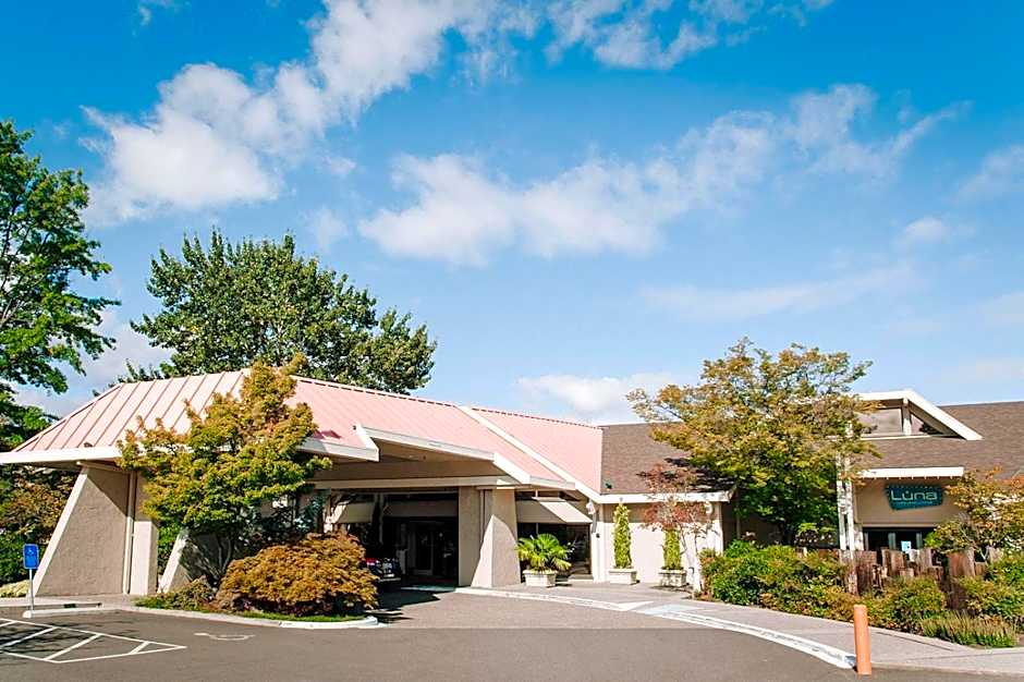 Ashland Hills Hotel & Suites