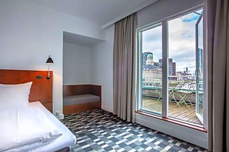 1 King Bed Non-Smoking Superior Room Balcony Wi-Fi Full Breakfast