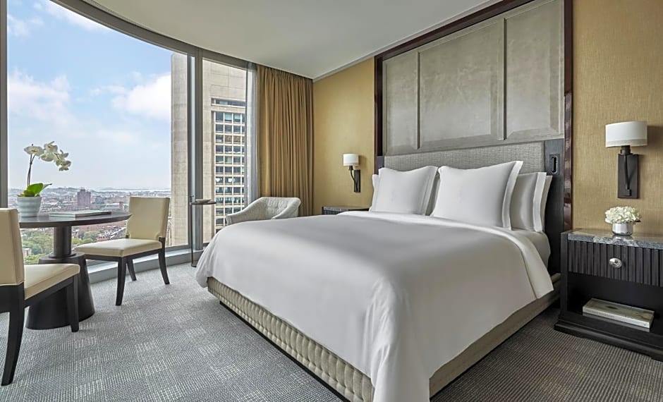 Photo 1 of 4 of Premier King Room