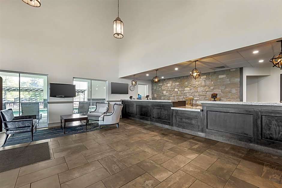 Best Western Plus Revere Inn & Suites