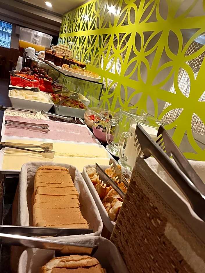 Downtown Santana Hotel