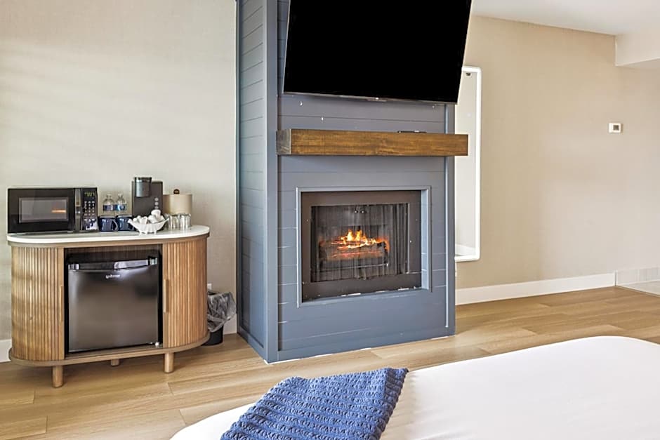 456 Embarcadero Inn & Suites