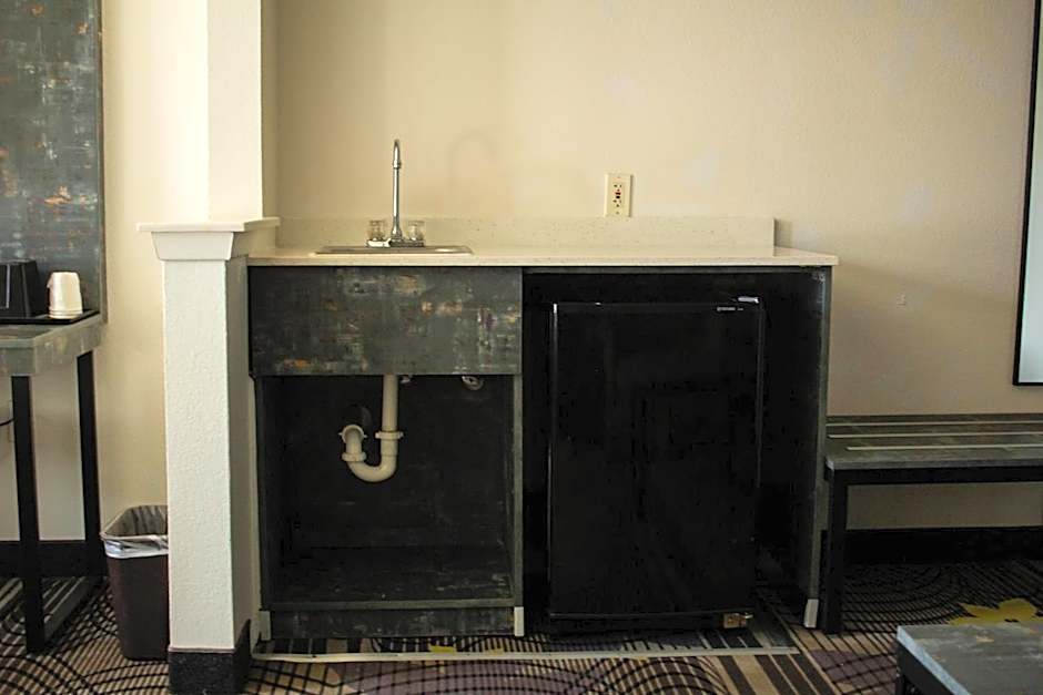 FairBridge Inn & Suites Cleburne