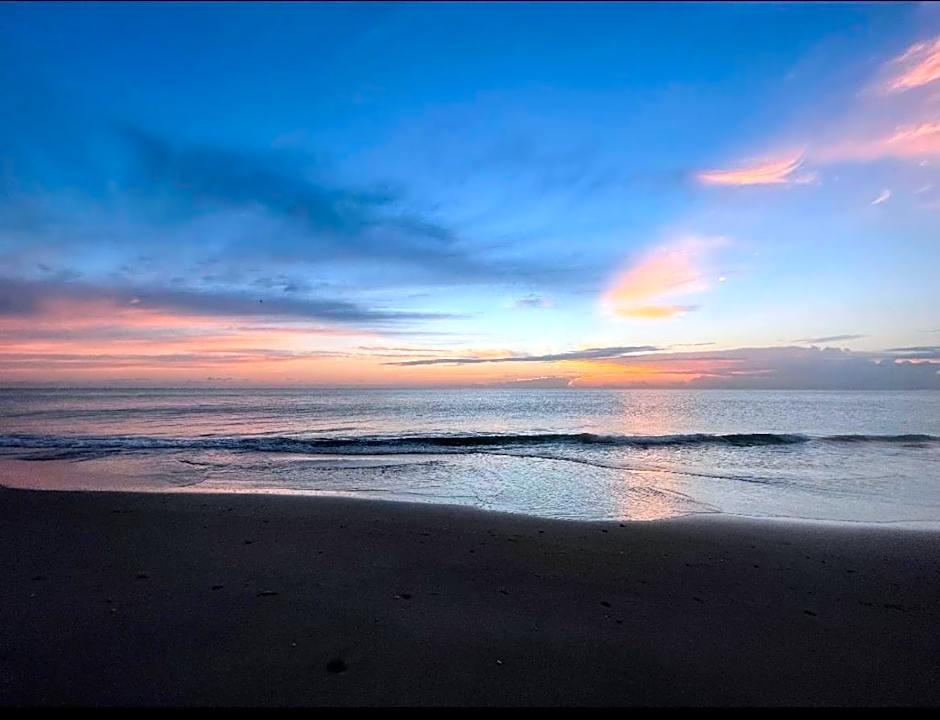 Stunning Penthouse Suite Waterfront 2BD 2BA