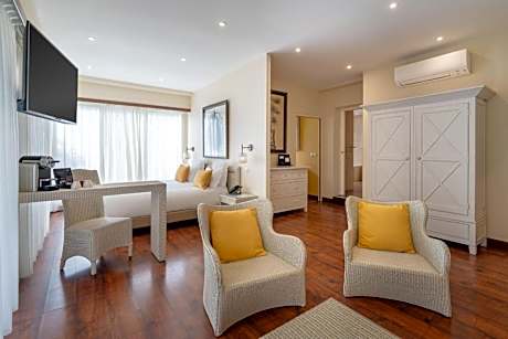 Family Queen Suite with Bunk Beds and Terrace