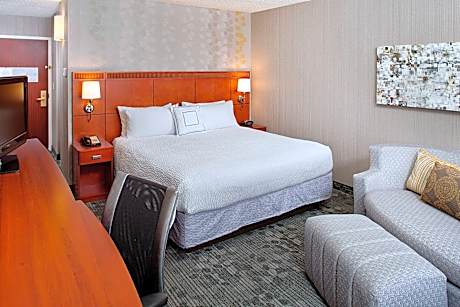 King Room with Sofa Bed and Adapted Tub - Mobility and Hearing Accessible