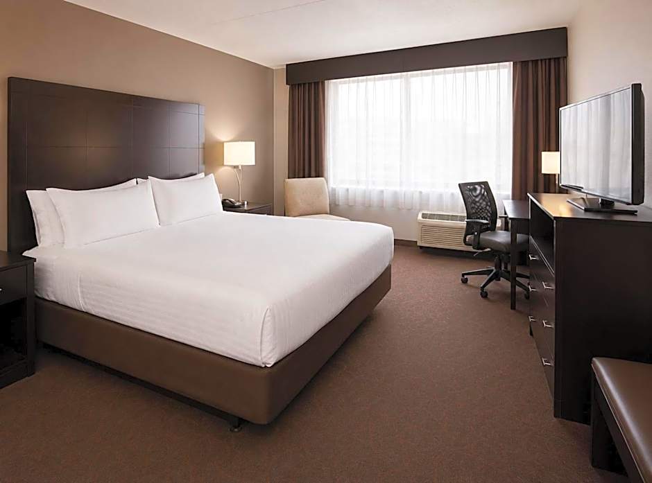 Holiday Inn Express & Suites Bloomington West By IHG