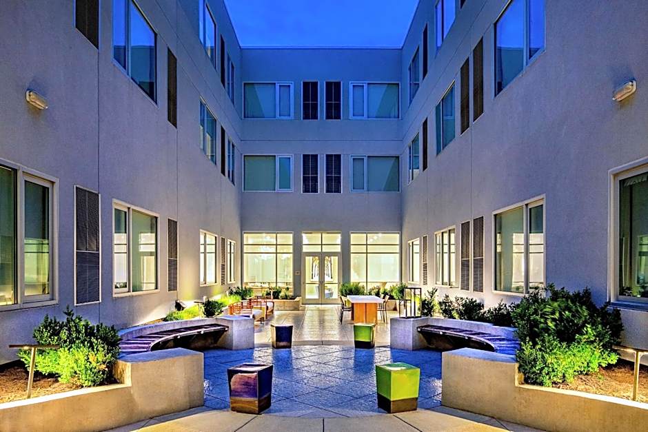 Element Hampton Peninsula Town Center