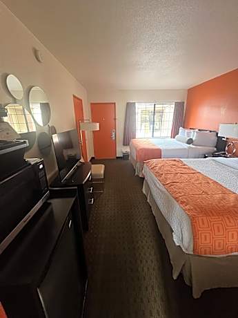 Queen Room with Two Queen Beds - Non-Smoking