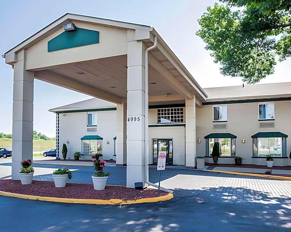 Quality Inn & Suites Des Moines - Merle Hay Road