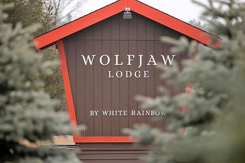 Wolfjaw Lodge
