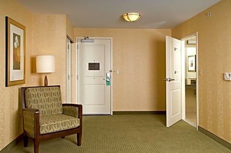 King Room with Roll-In Shower - Mobility/Hearing Accessible