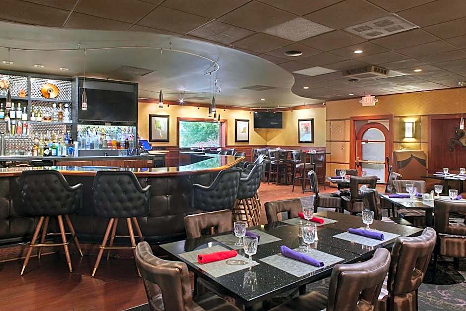 DoubleTree by Hilton Akron Fairlawn