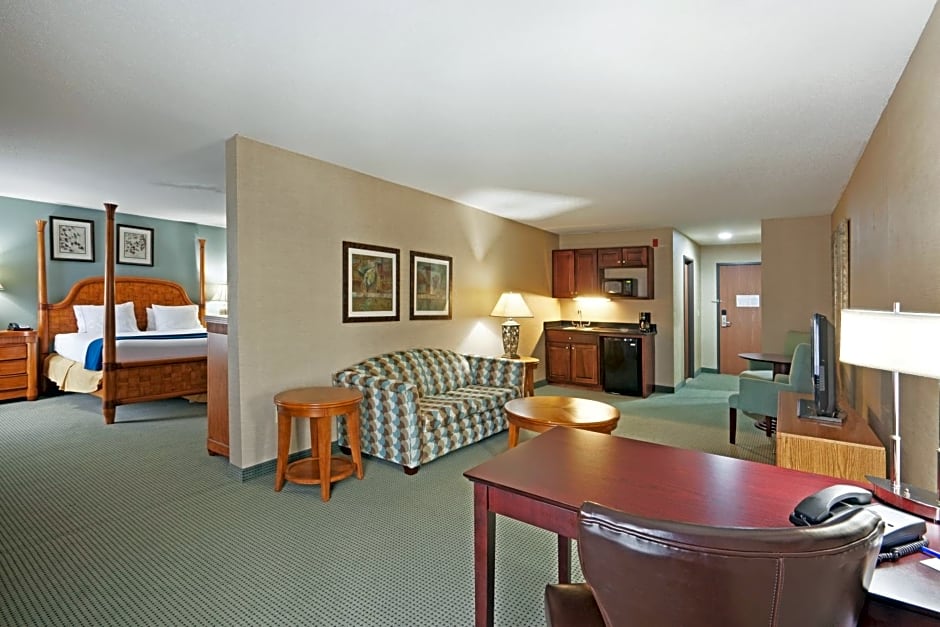 Holiday Inn Express and Suites Meriden By IHG