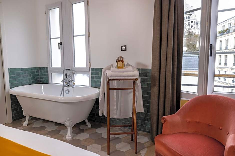 Le Village Montmartre by Hiphophostels