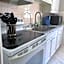 Modern & Cozy 2 bedroom home near downtown Shawnee