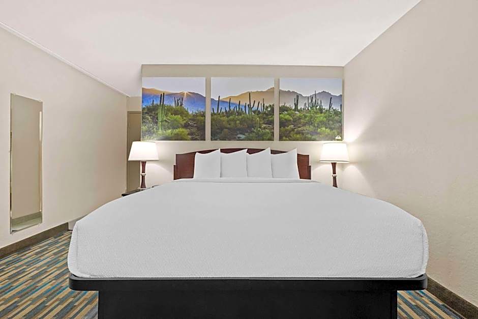Days Inn & Suites by Wyndham Mesa Near Phoenix