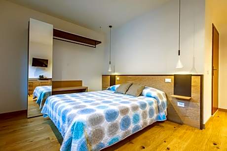 Classic Family Room with Spa Access