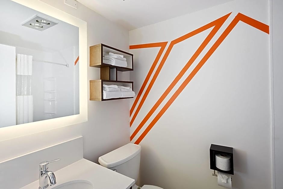 Howard Johnson Hotel by Wyndham Toms River