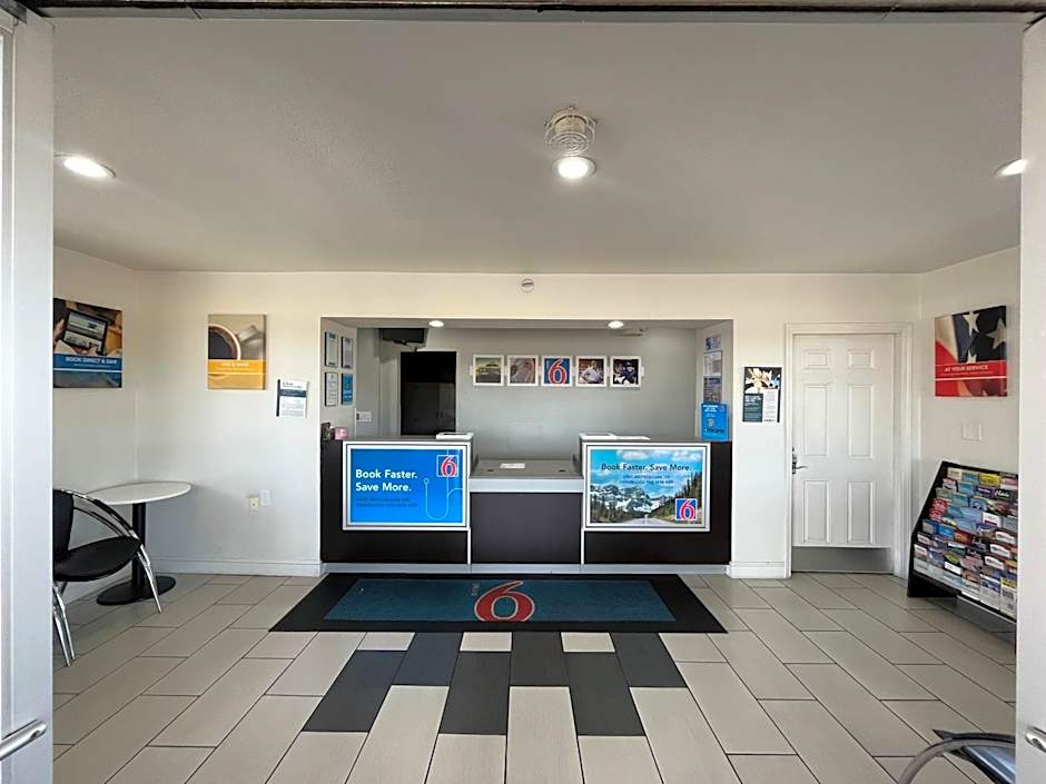 Motel 6-Visalia, CA