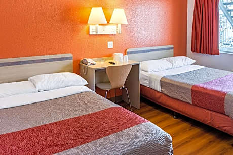 2 Queen Beds | ADA/RI Shower/Mini Fridge