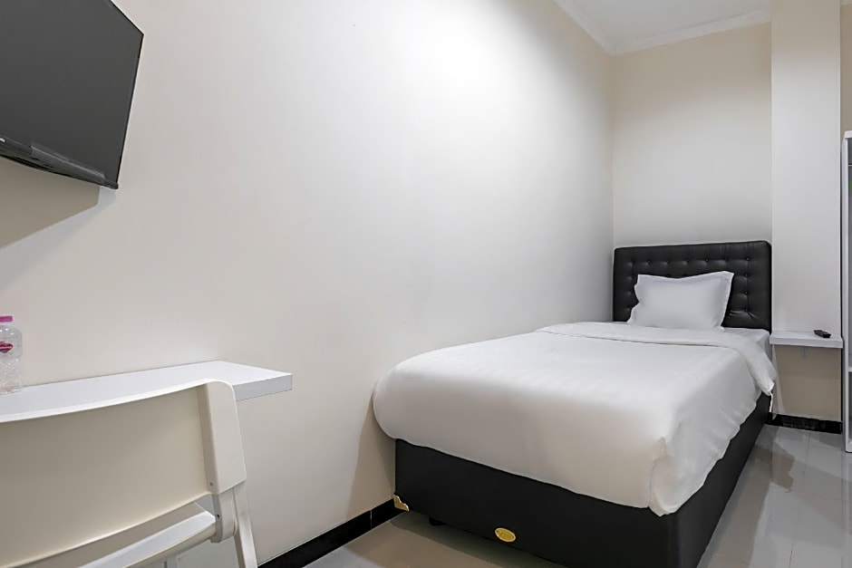 Capital O 3930 Griya Loka Syariah