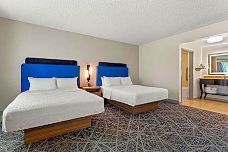 2 Queen Beds Studio Suite Nonsmoking