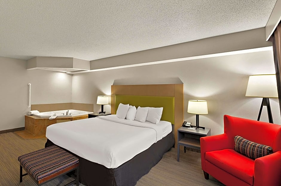 Photo 1 of 4 of 1 King Bed Suite