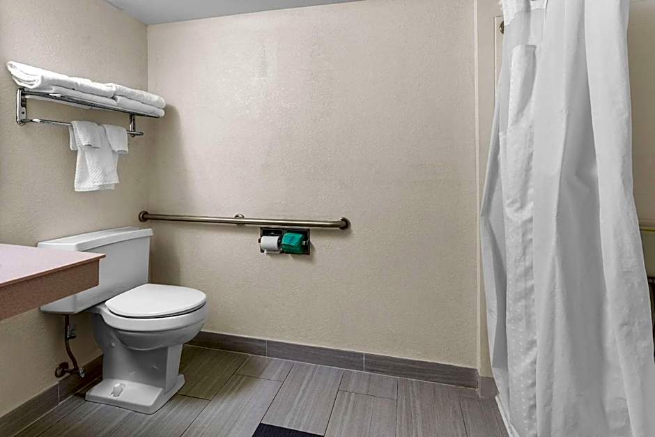Quality Inn & Suites Altoona