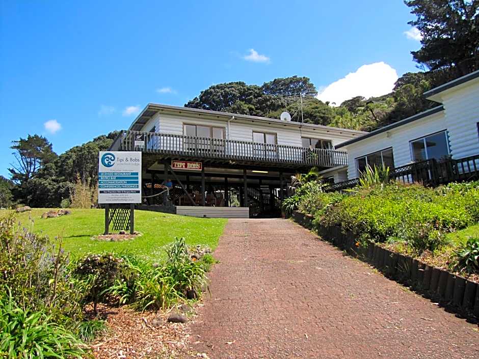 Tipi and Bobs Waterfront Lodge