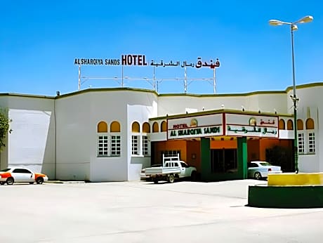 OYO 142 Al Sharqiya Sands Hotel