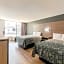 Econo Lodge Inn & Suites Bricktown