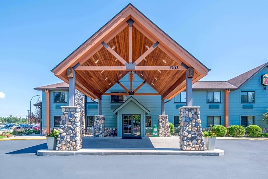 Super 8 by Wyndham Grand Rapids