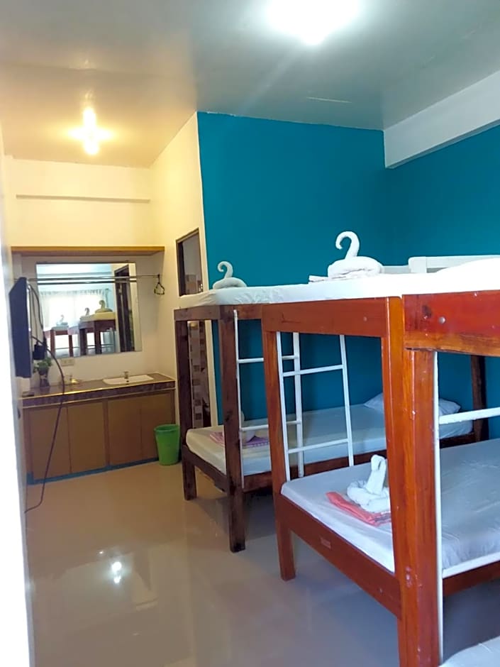 Photo 1 of 4 of 6-Bed Mixed Dormitory Room