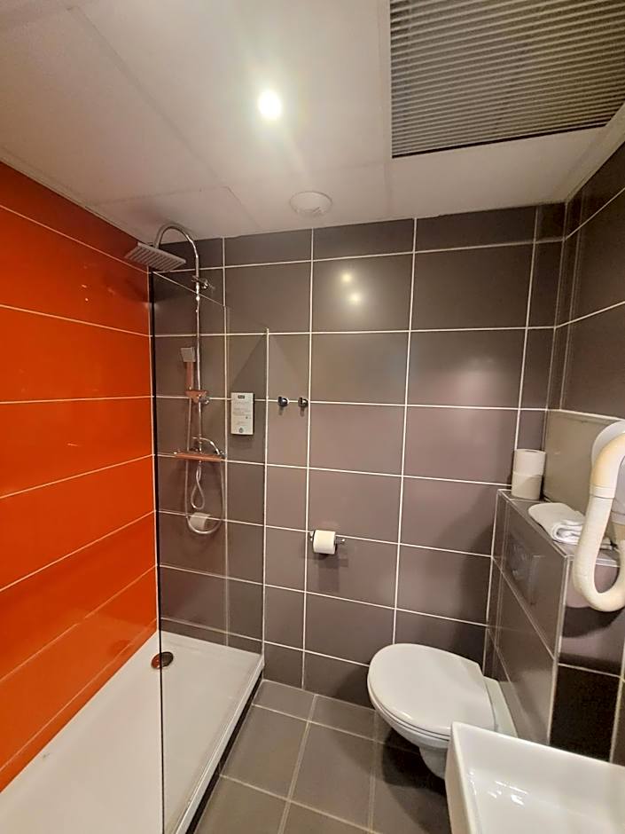 KYRIAD ORANGE Centre Ville - HOTEL RESTAURANT BAR - Galerie d'Art des Princes - Provence Alpes Côte d'Azur - France - Proche A7-A9 - exit21- Châteauneuf-du-Pape Avignon Bollene Nimes Valence - 24h-24h