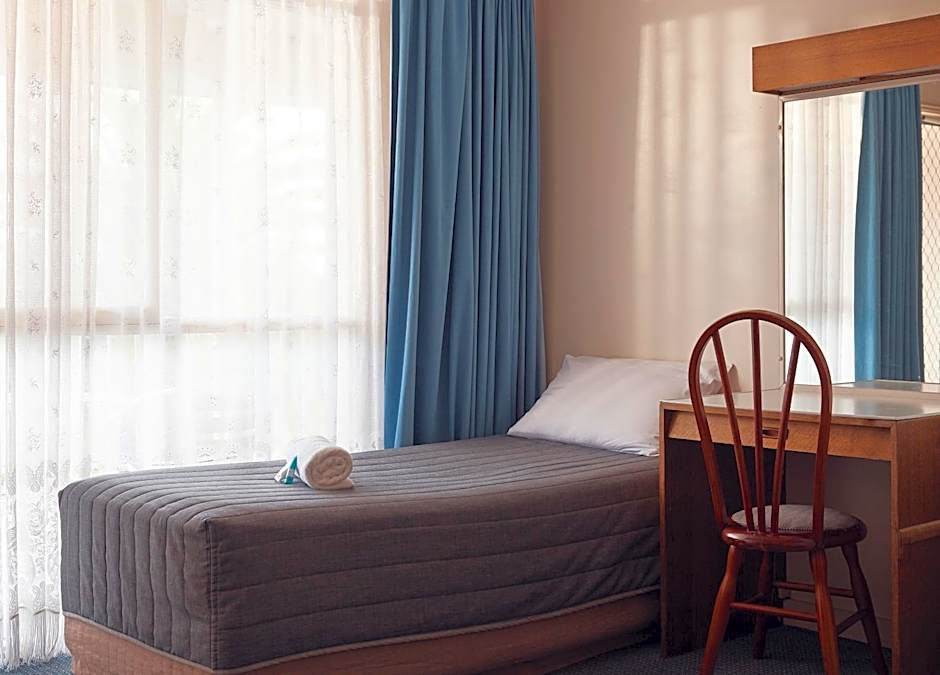 Holiday Lodge Motor Inn