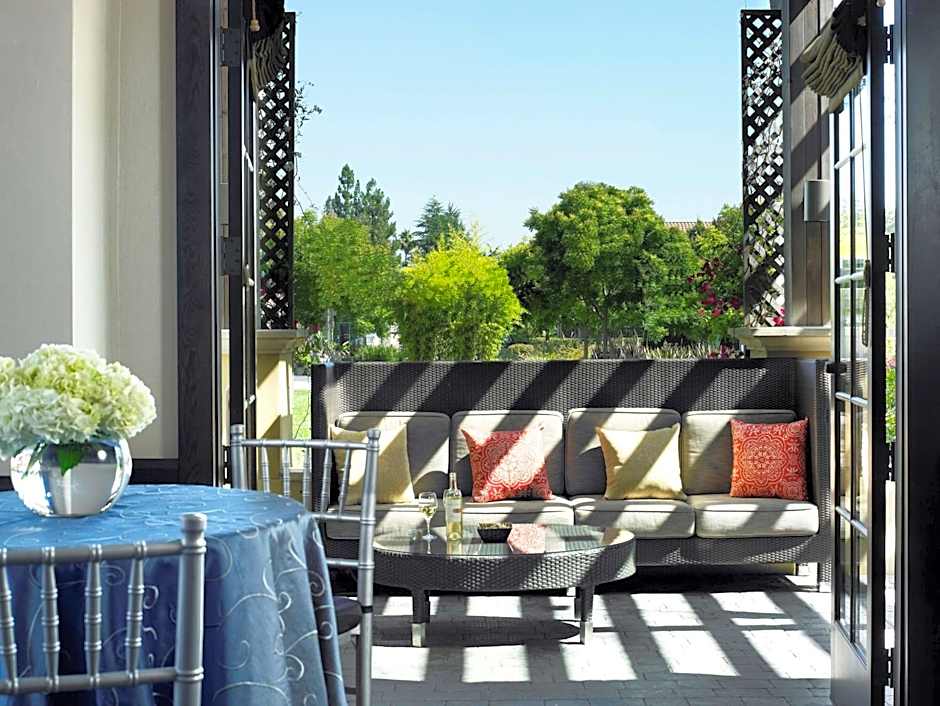 Juniper Hotel Cupertino, Curio Collection By Hilton