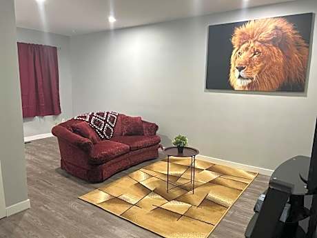 Cute Highland Park Upper B Unit