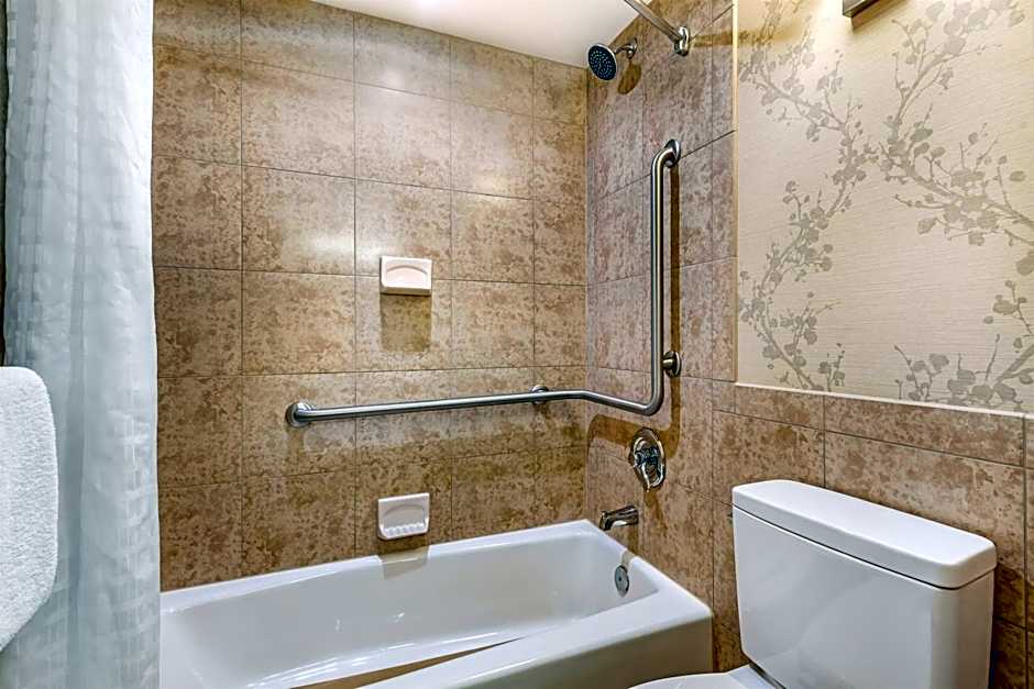 Best Western Plus Silver Saddle Inn