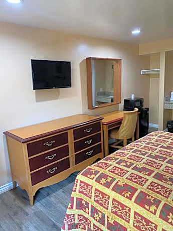 Deluxe Queen Room