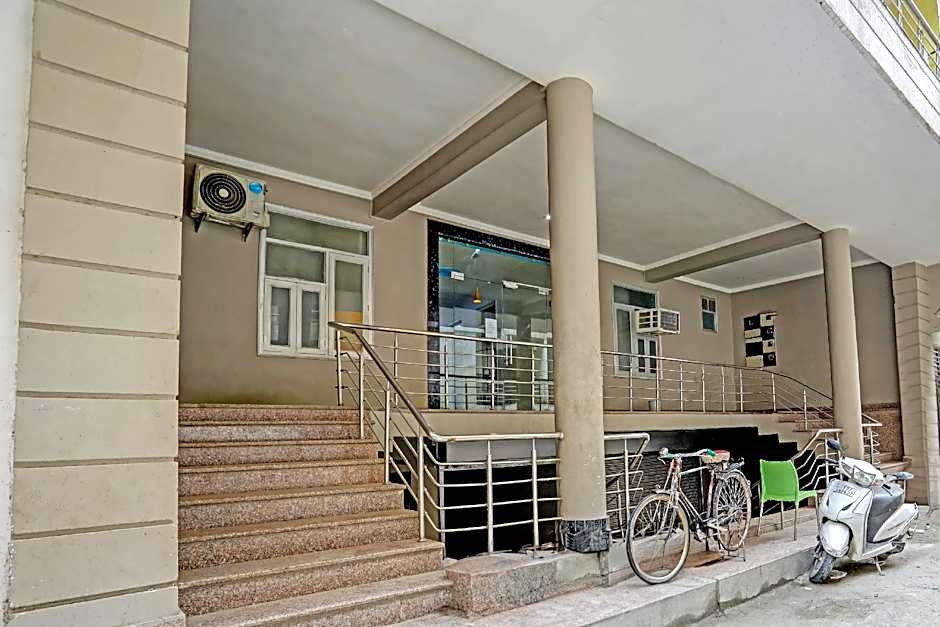 Hotel O Wamson Alpha Co living Stays