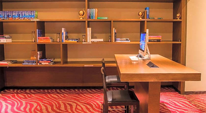 Courtyard by Marriott Mumbai International Airport