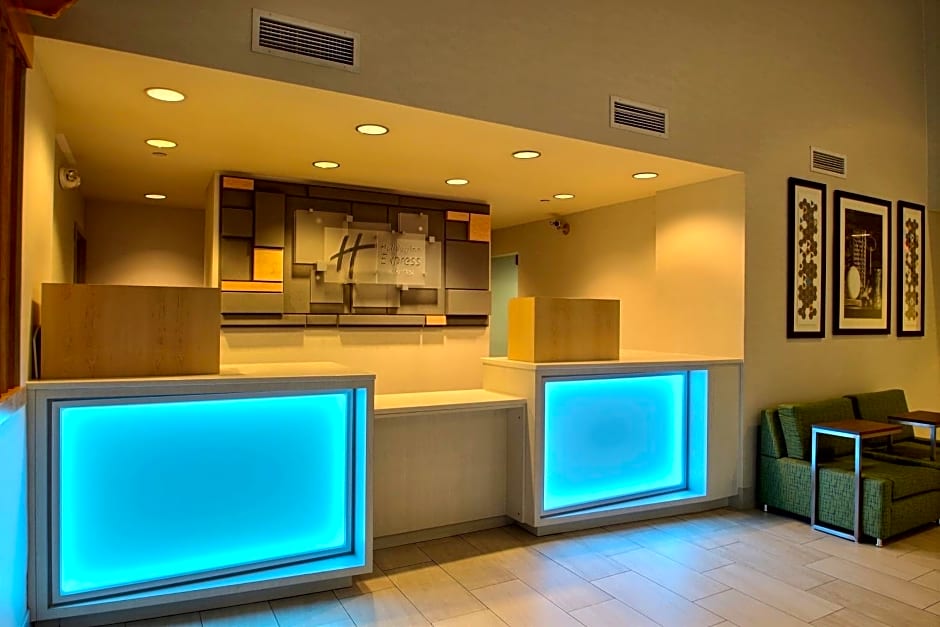 Holiday Inn Express Hotel & Suites Milwaukee Airport By IHG