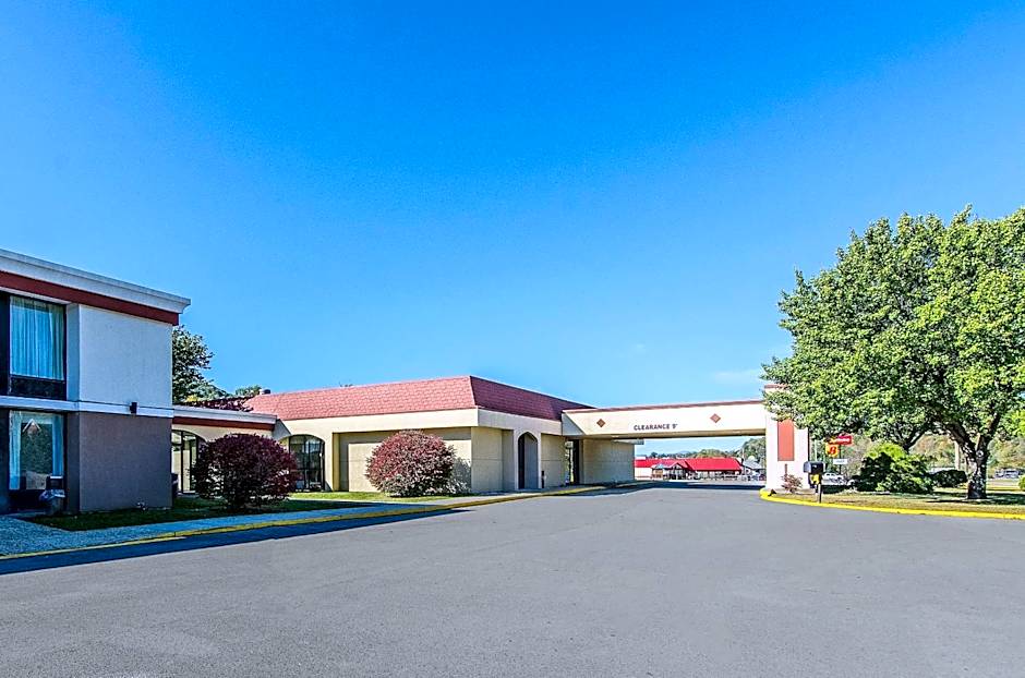 Econo Lodge Inn & Suites Norton - Wise South