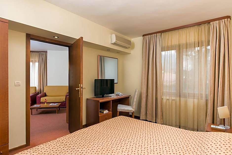 Photo 1 of 3 of Suite