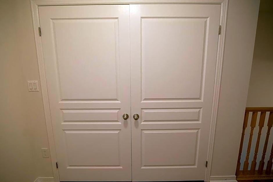 Executive 3 Bedroom townhouse close to the Lake