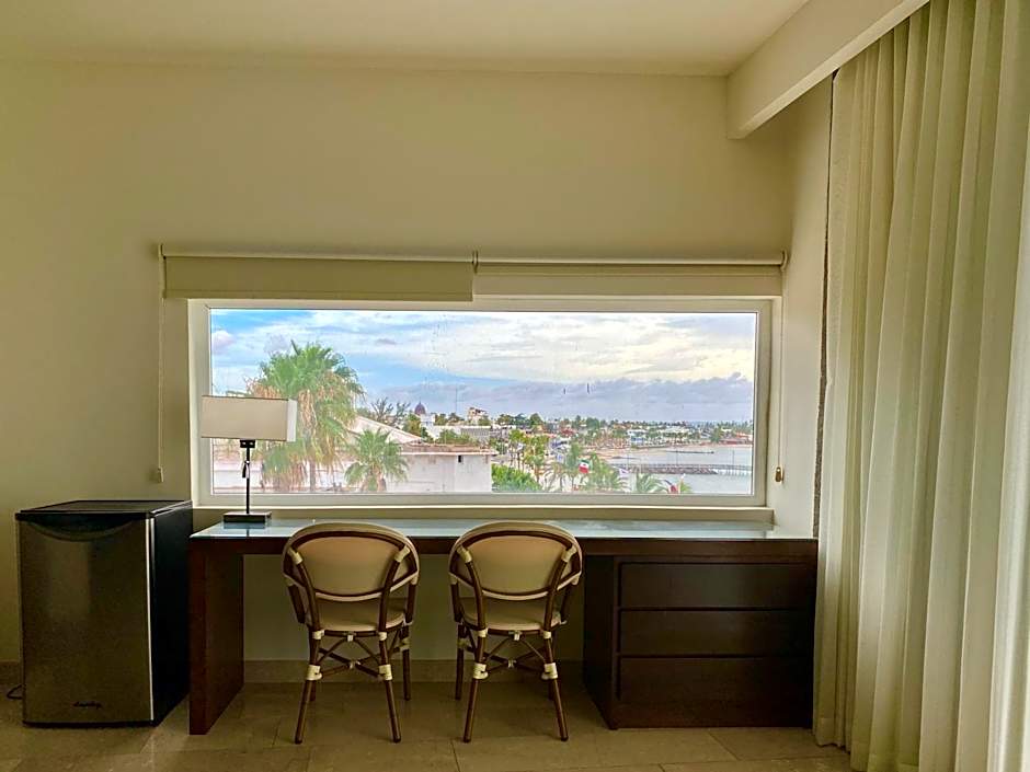 Seven Crown La Paz Malecon