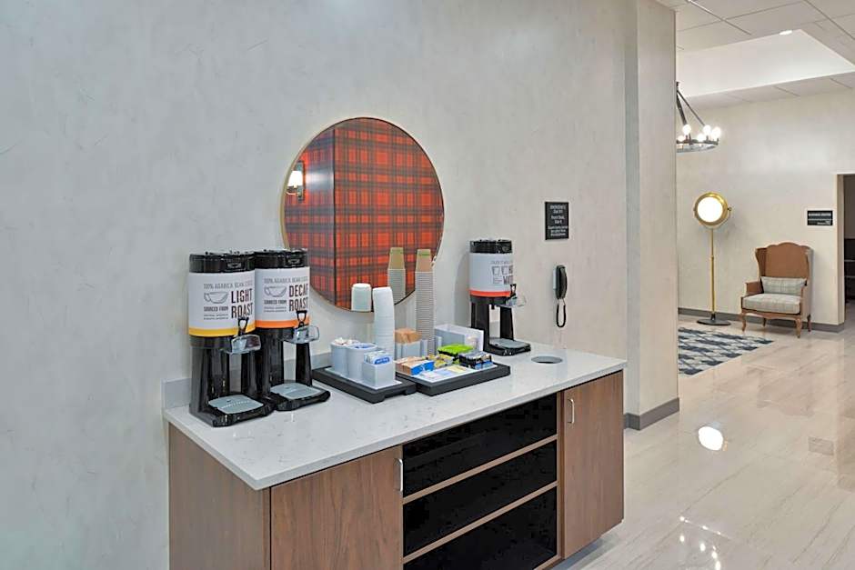 Hampton Inn & Suites Greensboro Downtown, NC